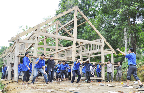 យុវជនវៀតណាមរំលឹកខួបអនុស្សារវរីយ៍ទិវាកំណើតរបស់លោកប្រធានហូជីមិញ - ảnh 2